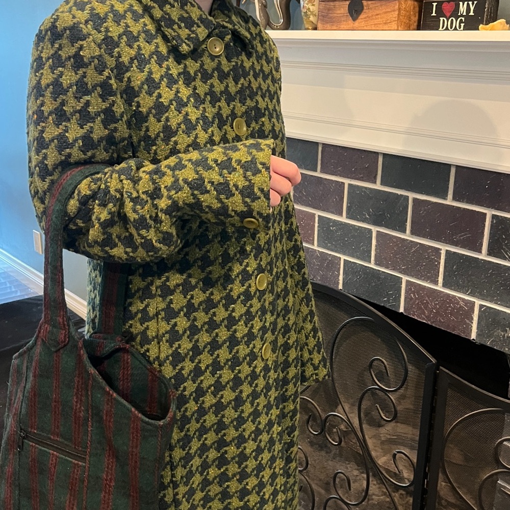 Oilily Houndstooth Wool/Carpet Coat 
42 or M-L - Picture 10 of 17